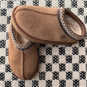 UGG Chestnut Suede Slippers 11C